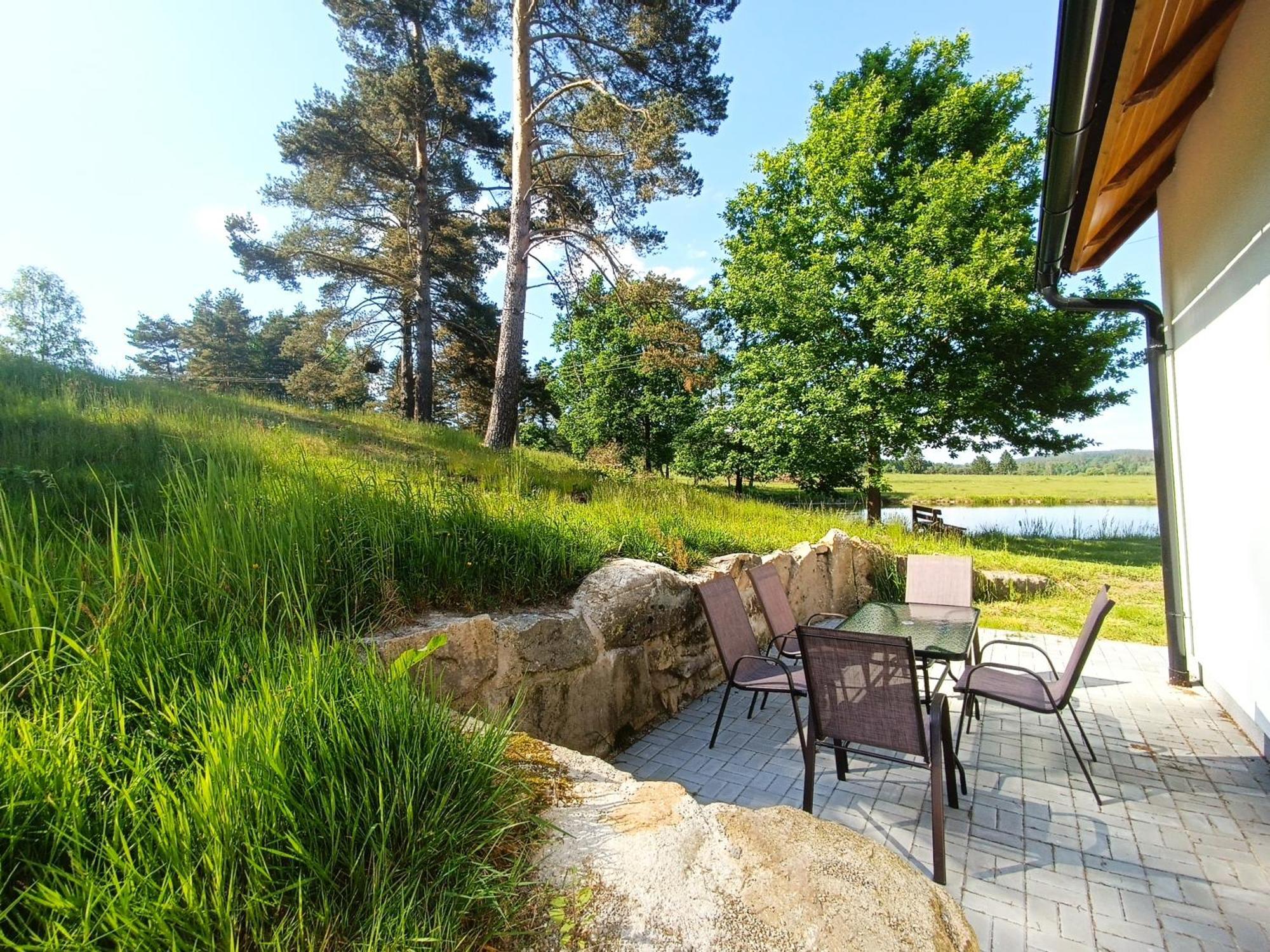 Klidna Lokalita Na Kraji Lesa, Cely Dum S Uschovnu Kol Villa โนวา บิสทริตเซ ภายนอก รูปภาพ