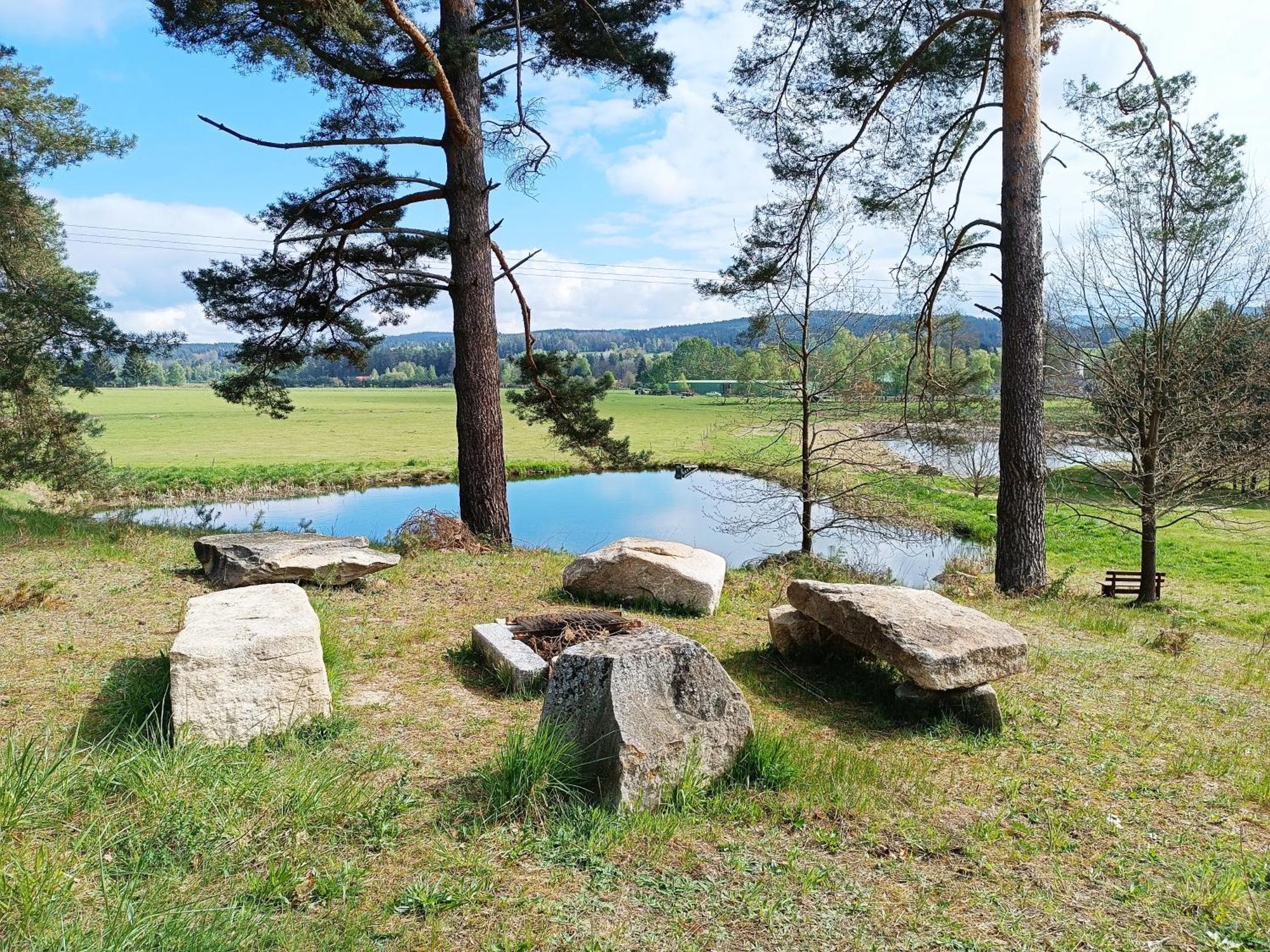 Klidna Lokalita Na Kraji Lesa, Cely Dum S Uschovnu Kol Villa โนวา บิสทริตเซ ภายนอก รูปภาพ