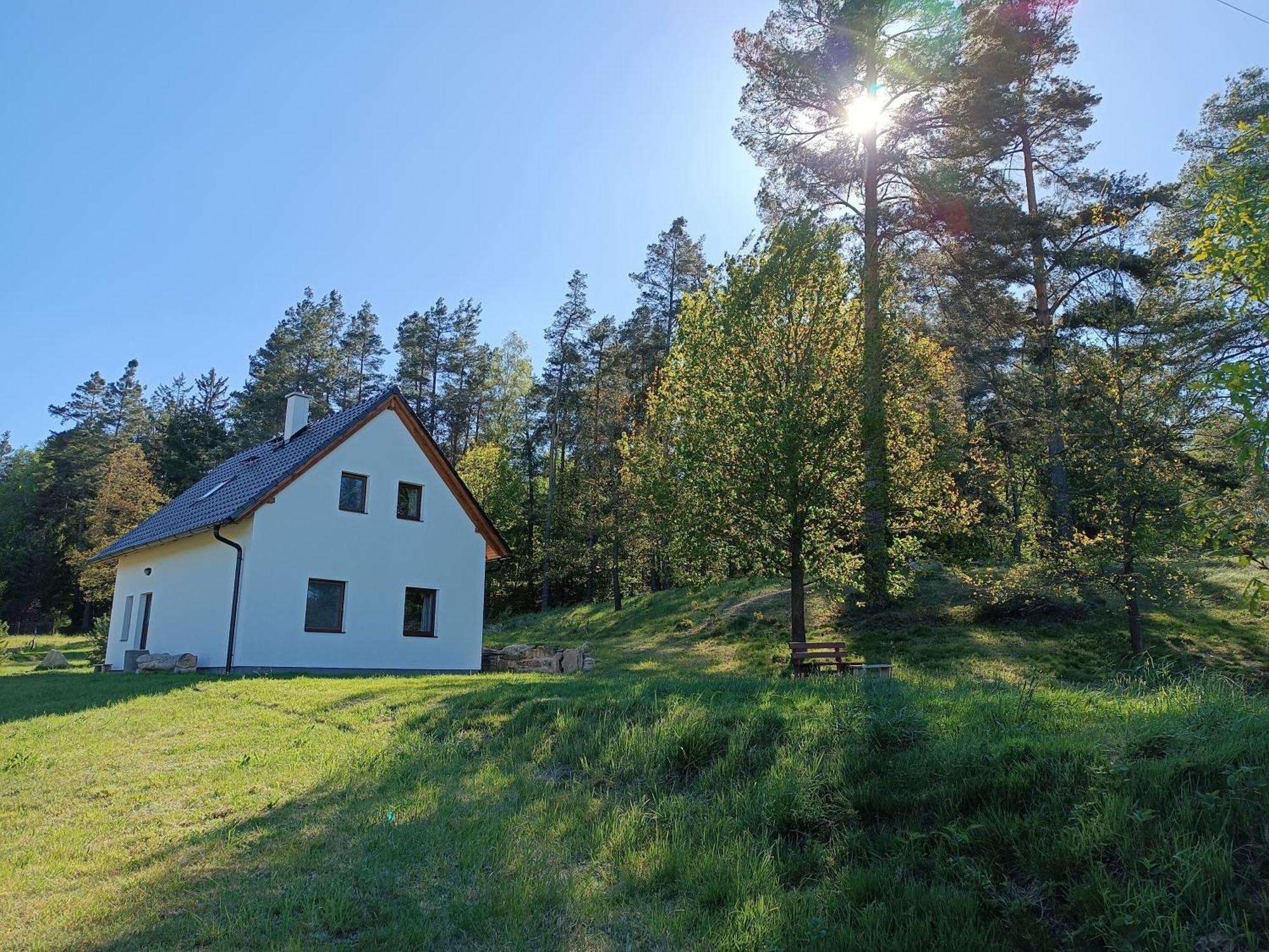 Klidna Lokalita Na Kraji Lesa, Cely Dum S Uschovnu Kol Villa โนวา บิสทริตเซ ภายนอก รูปภาพ